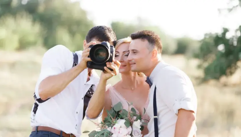 Ile kosztuje fotograf na wesele? Poznaj ceny i ważne czynniki